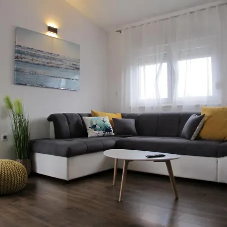 M&t Apartment